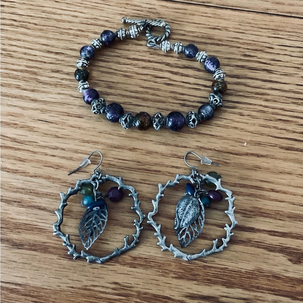 Antique-looking Necklace and Earrings